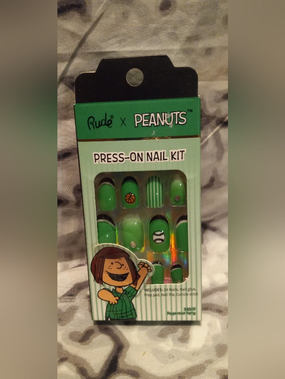 Peanuts Peppermint Patty Press On Nail Kit